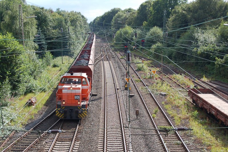 RAG (RBH) 806 (MaK 1206 -  Ruhrpott Sprinter ) mit Kohlewagenzug unterwegs zum Steinkohlekraftwerk in Datteln. Aufgenommen am 30.07.2007 in Datteln-Meckinghoven.