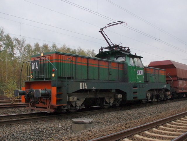 RAGodil RBH 014 (ex RAG Ruhrkohle AG) Elok von Henschel Typ E1200 vor Kohlewagenzug in Recklinghausen Suderwich am 24.10.2007.