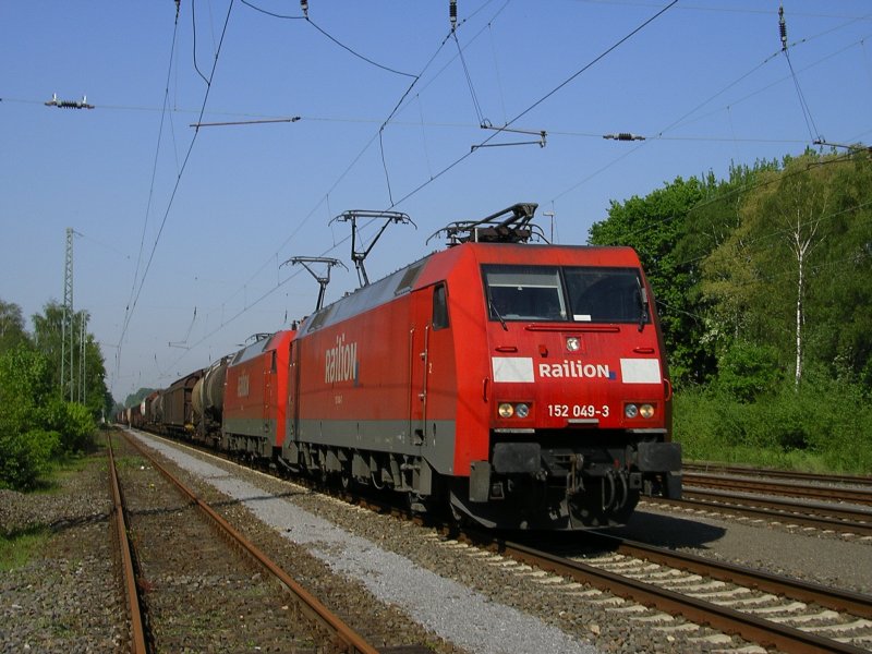 Railion 152 043-3 und 152 065 mit GZ bei Hamm-Pelkum in Richtung
Hamm(Westf)09.05.2008