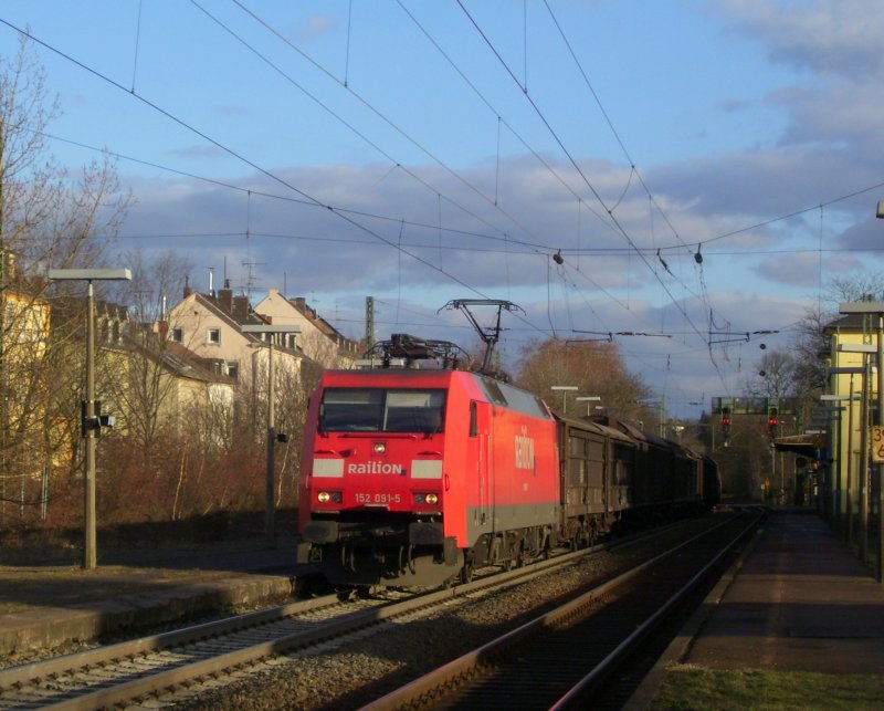 Railion 152 091-5 mit einem gemischten Gterzug Richtung Koblenz in Wiesbaden-Biebrich; 22.01.2008