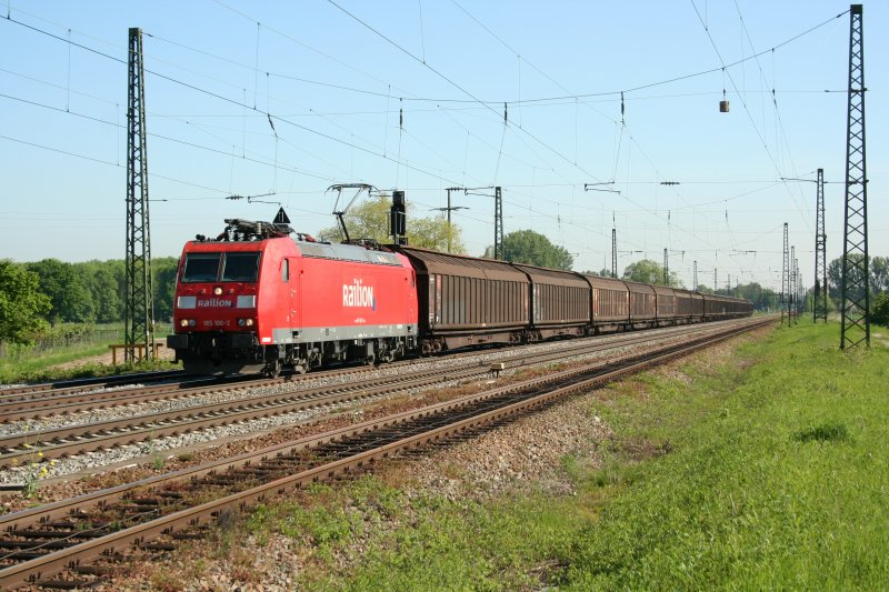 Railion 185 106-2 am 7.5.2008 bei Niederschopfheim.