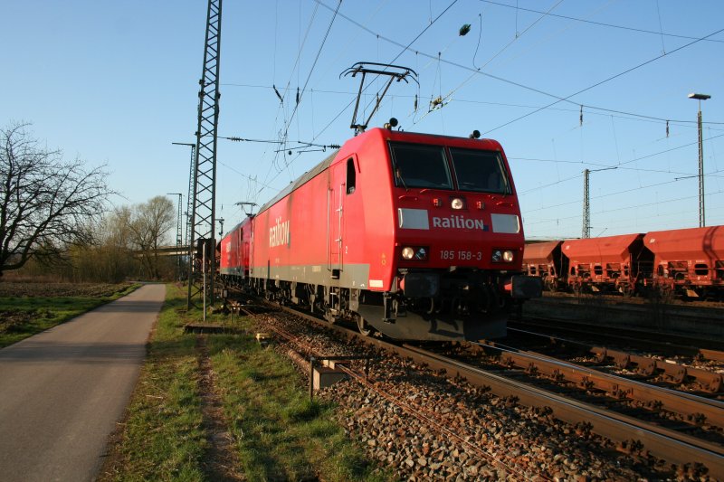 Railion 185 158-3 am 28.3.2008 in Offenburg-Windschl�g.