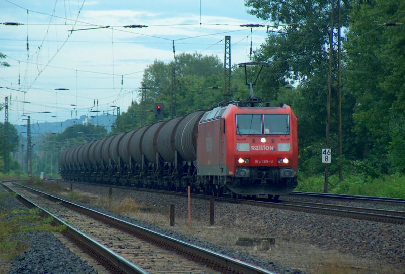 Railion 185 189-8 mit Kesselwagen Richtung Grokorbetha, in Naumburg (Saale); 14.07.2009