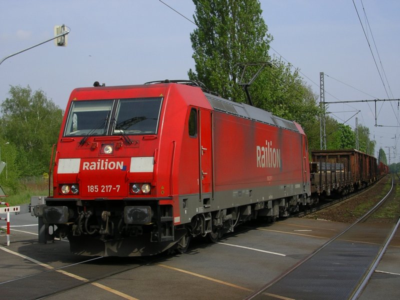 Railion 185 217-7 mit gemischten GZ am B BO Nokia nach BO Langendreer.(03.05.2008) 