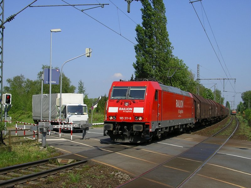 Railion 185 311-8 mit gemischten GZ in Bochum Nokia nach BO
Langendreer.(07.05.2008) 