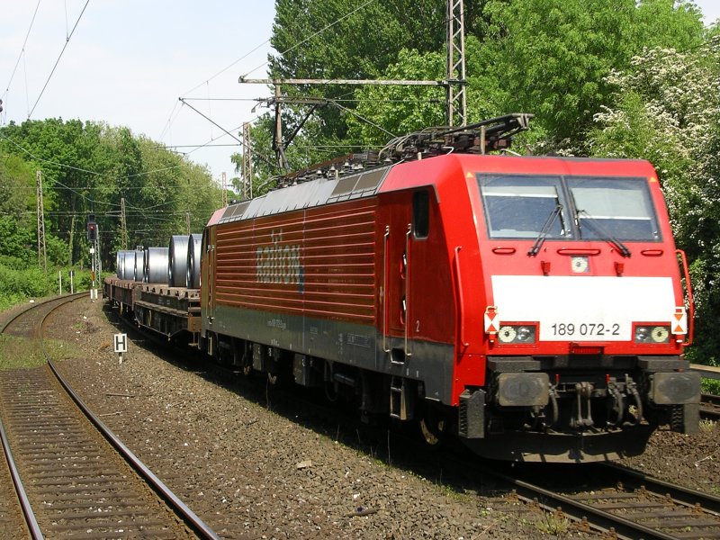 Railion 189 072-2 mit Kurzzug,beladen mit Blechrollen nach
Bochum Nord.(13.05.2008)