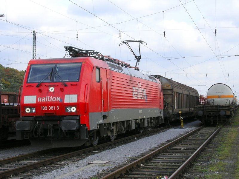Railion 189 083 mit GZ 5292 von Oberhausen-Osterfeld nach Hagen - Vorhalle.(18.10.2008)
