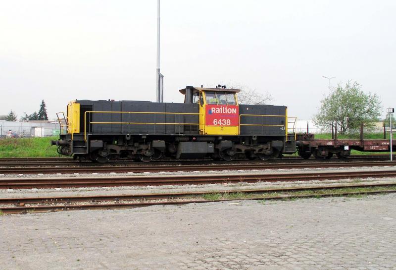 Railion 6438 am 15-4-2005 in Buchten