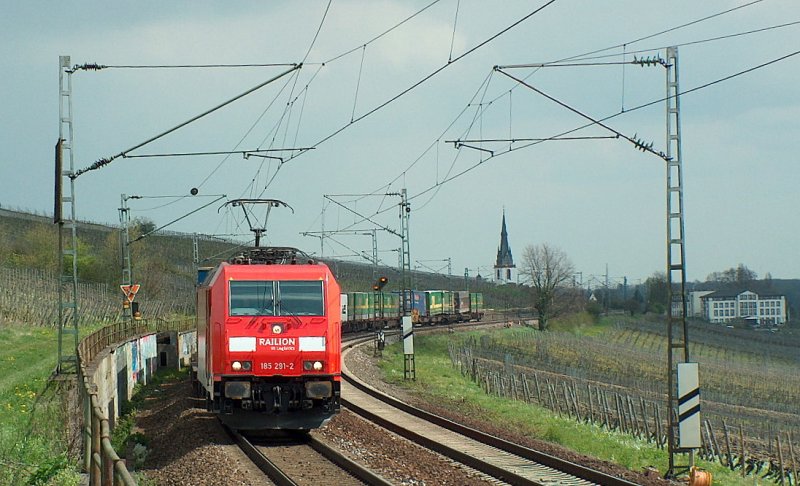 RAILION DB Logistics 185 291-2 mit einem KLV Richtung Koblenz, bei Hattenheim; 16.04.2008