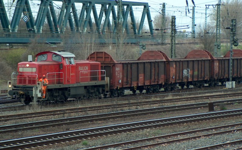 RAILION DB Logistics 294 817-2 beim rangieren in Wiesbaden-Ost Gbf; 02.04.2008
