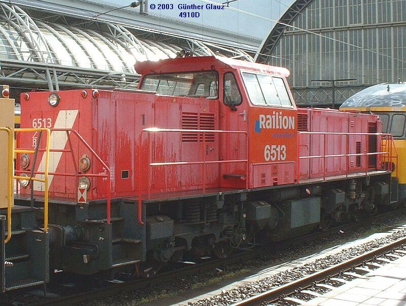 Railion-Diesellok 6513 am 13.05.2003 im Bahnhof Amsterdam Centraal.