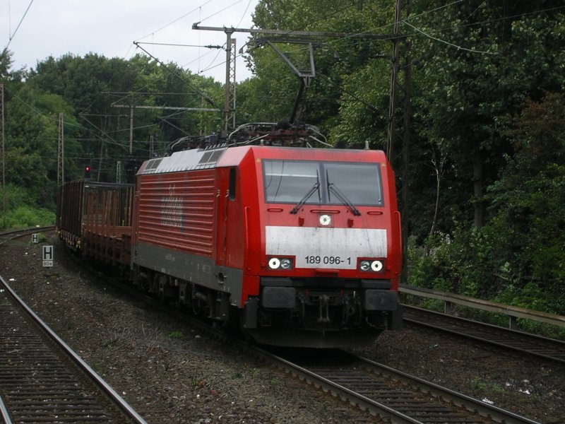 Railion (MRCE 189 096-1) mit Rungen-und Kesselwagen in Bochum Hamme nach Hagen Vorhalle.(03.09.2008)