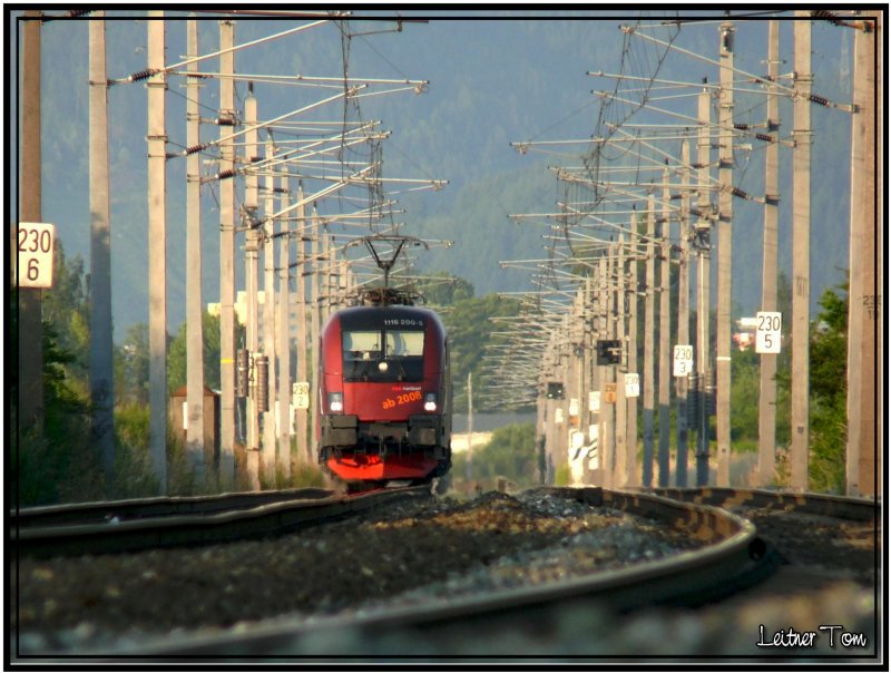 Railjet 1116 200 Spirit of Vienna mit Zug EC 631 Alpen Adria Universit�t kurz vor Zeltweg. Brennweite 800mm 25.06.2007