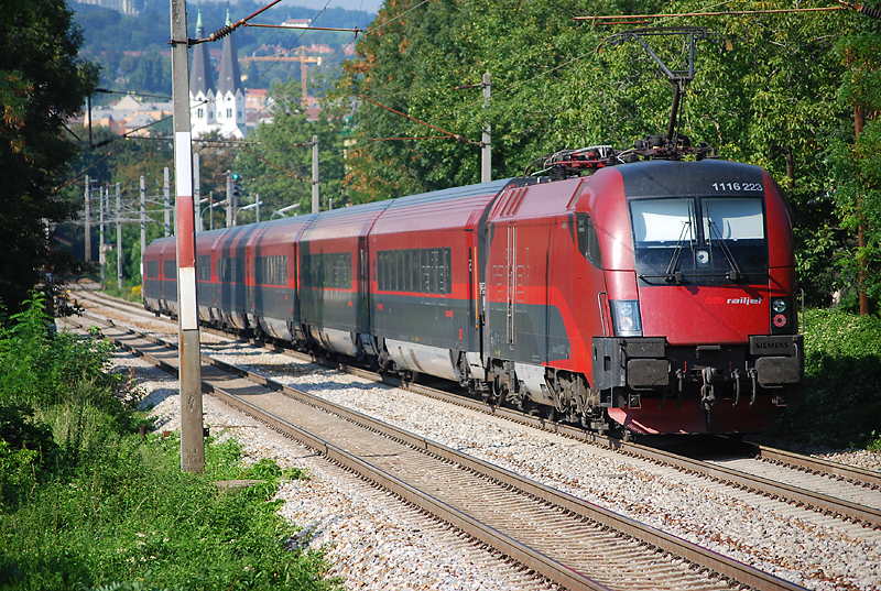 Railjet Garnitur von Budapest nach Wien West auf der Verbindungsbahn bei Wien Speising am 21.8.2009