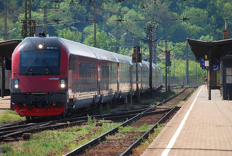 Railjet Sonderfahrt 95739 mit 1216 004 vom Brenner nach Wien Penzing Fbf bei der Durchfahrt in Wien Htteldorf (8.5.2009)