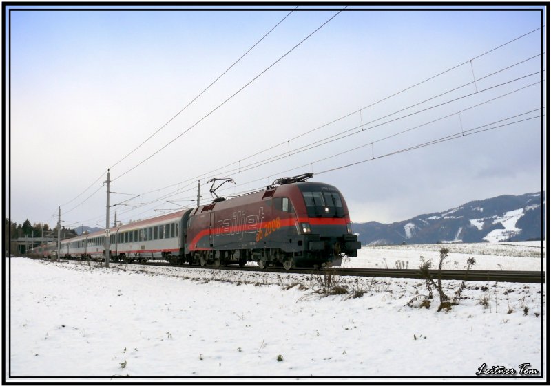 Railjet Taurus 1116 200 Spirit of Vienna f�hrt mit EC 32 Allegro Stradivari von Villach nach Wien.
Zeltweg 11.11.2007