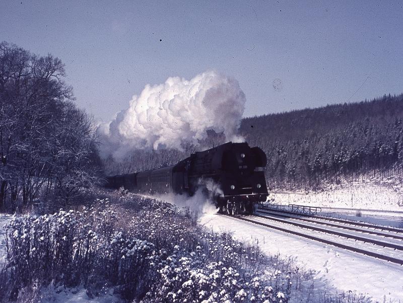 Rampe nach dem Hnebacher Tunnel im Winter 70 Strecke Bebra Erfurt