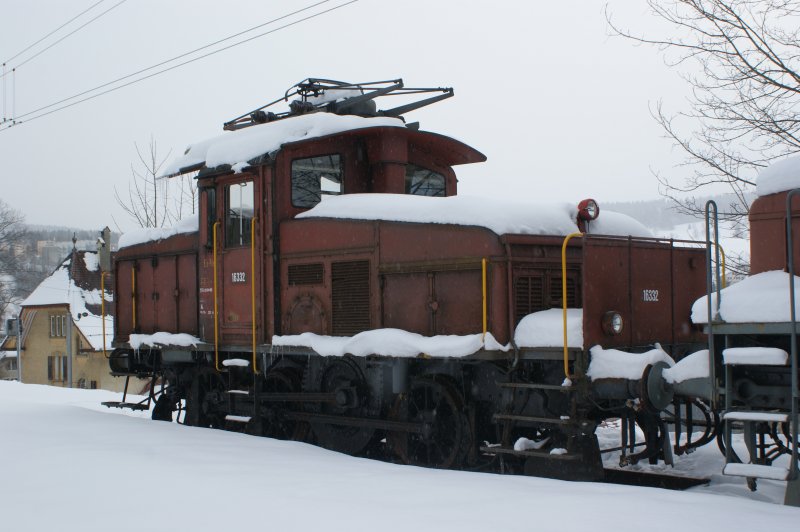 Rangier Lokomotive Ee 3/3 16332 der Swisstrain ex. SBB am 16.02.20009 abgestellt in Le Chlet (Le Locle).