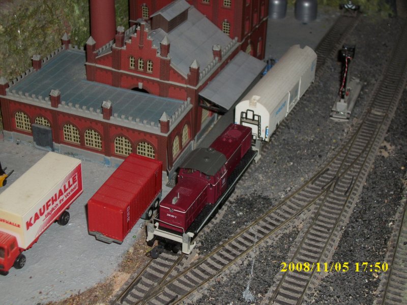 Rangierarbeiten mit der 290 193 von Roco am Anschlu Brauerei.