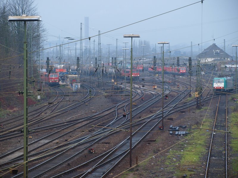 Rangierbetrieb auf dem Aachener Westbahnhof von der Brcke Turmstrasse aus gesehen.
