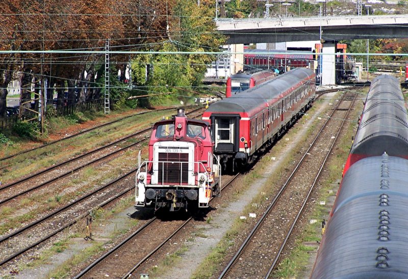 Rangierbetrieb auf dem Hauptbahnhof Ulm mit der 365 139-5 am 03.10.2004