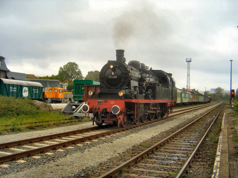 Rangierfahrt BR 78 in Ilmenau. Bis Sttzernach kann diese Lok den Zug der Rennsteigbahn ziehen, dann mu die BR 94 ran,
2006