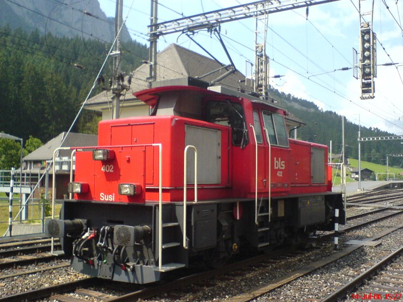 Rangierlok Eea 3/3 402   SUSI   im Bahnhof von Kandersteg am  14.07.2006