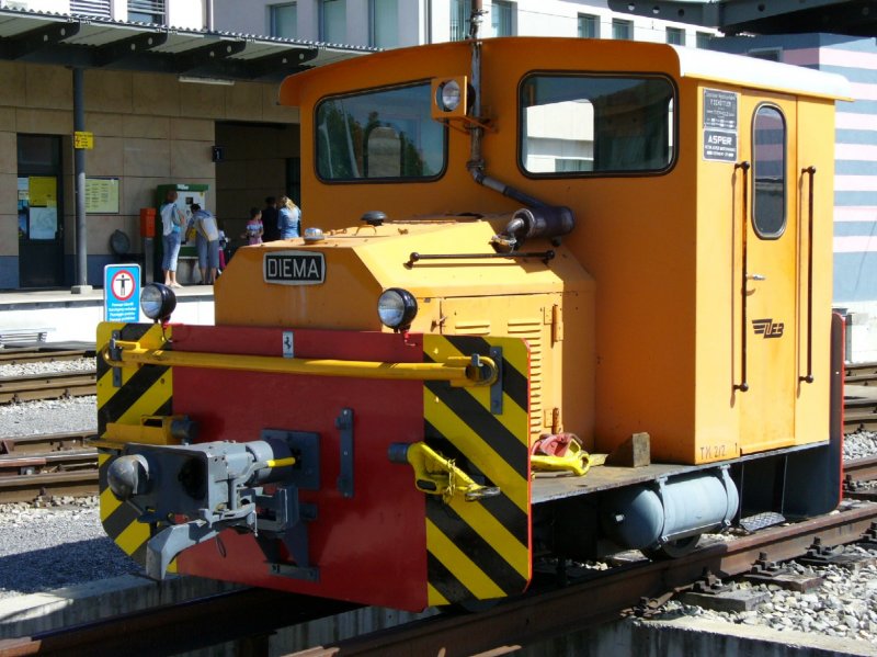 Rangierlok Tm 2/2 1 der LEB = Lausanne - Echallens - Bercher Bahn im Bahnhofsareal von Echallens am 03.09.2006
