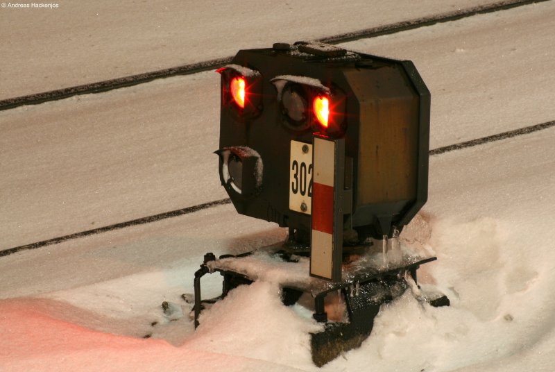 Rangiersignal 302 im Bahnhof St.Georgen im abendlichen Schneegestber 12.2.09