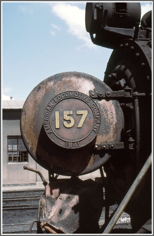 Rauchkammertre der ALCO Lok 157 in Tubarao/Santa Caterina. (Archiv 04/1981)