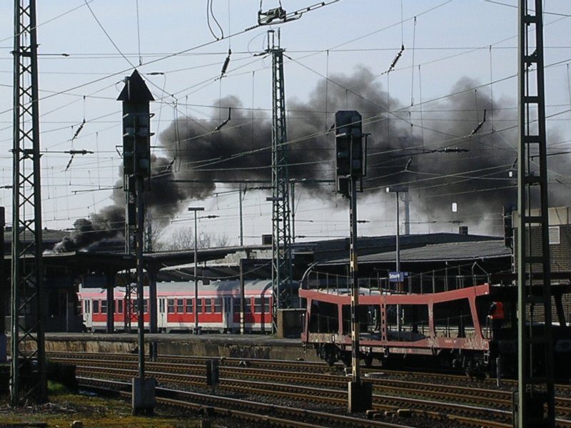Rauchzeichen im Dortmunder Hbf.,am Ostersonntag verabschiedet sich die P8 (2455)mit dem Zug der Erinnerung.......