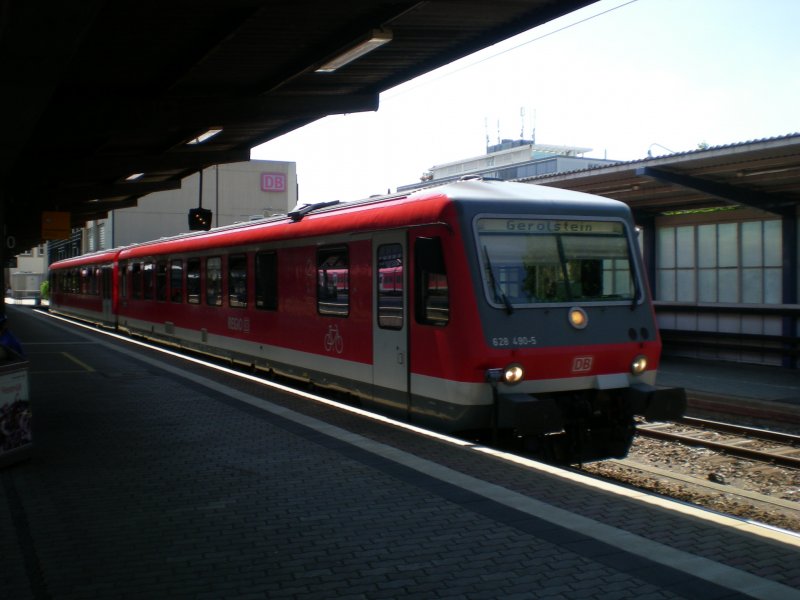 Rb 12848 wartet in Trier Hbf auf die Abfahrt nach  Gerolstein ! 24.07.08