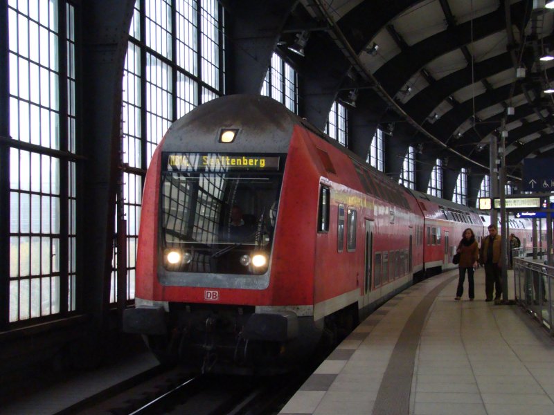 RB 14 nach Senftenberg im Bahnhof Berlin Friedrichstrae am 30.10.2007