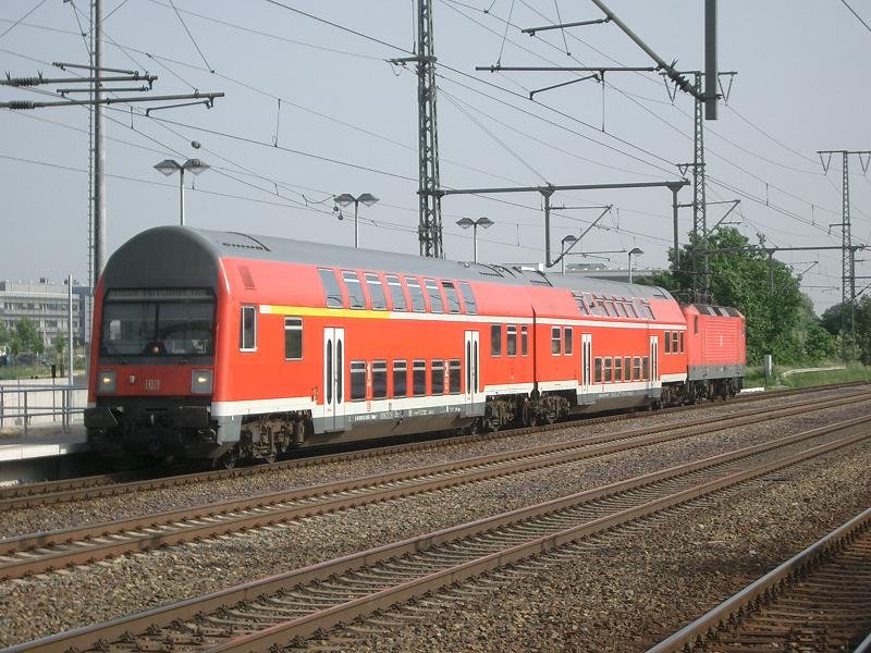 RB 20 von Henigsdorf nach Potsdam Hbf im umgestalteten Bahnhof Golm. 2008-05-28.