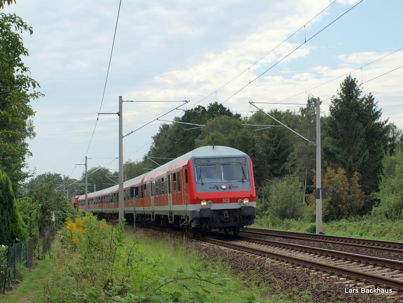 RB 21320 passiert am 9.09.09 das Ahrensburger Tunneltal auf dem Weg nach Bad Oldesloe. 