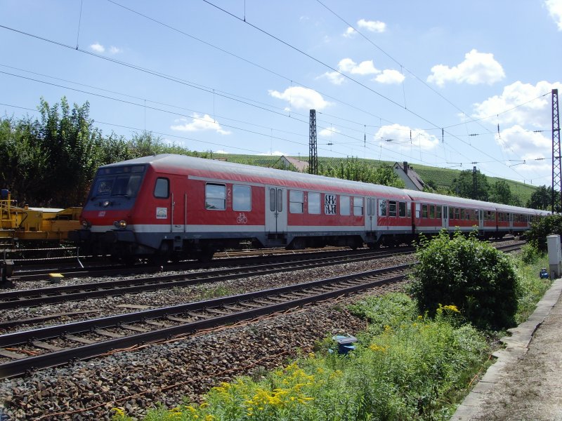 RB 31029 mit Wittenberger Steuerwagen aus Basel nach Freiburg. Schublok ist 111 048-5. 30.07.07