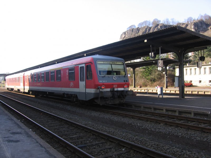 RB 86 Eifelbahn wartet in Gerolstein auf die Abfahrt (10.03.07)