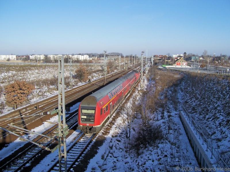 RB aus Wnsdorf Waldstadt kurz vor der Einfahrt in Berlin-Schnefeld Flughafen am 22.1.2006.
