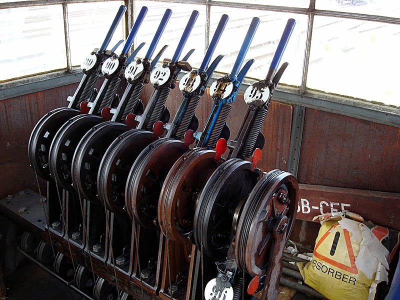 RB Biel West, Posten 6. Innenraum mit Stellwerk fr die Weichen des Ablaufbergs, 23. Mai 2009
