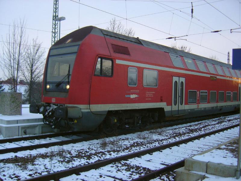 RB Erfurt-Sangerhausen bei der Ausfahrt aus dem Bahnhof Smmerda am Abend des 29.01.2005 .
