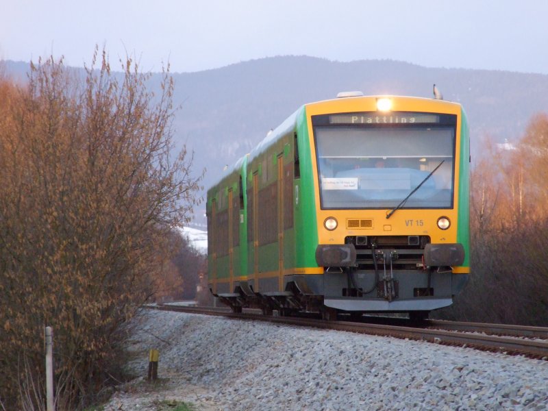 RB nach Plattling zwischen Deggendorf Hbf und der Haltestelle Pankofen. Das Gleis und der Schotter wurden erst im Herbst letzten Jahres ausgetauscht. 2.2.2007