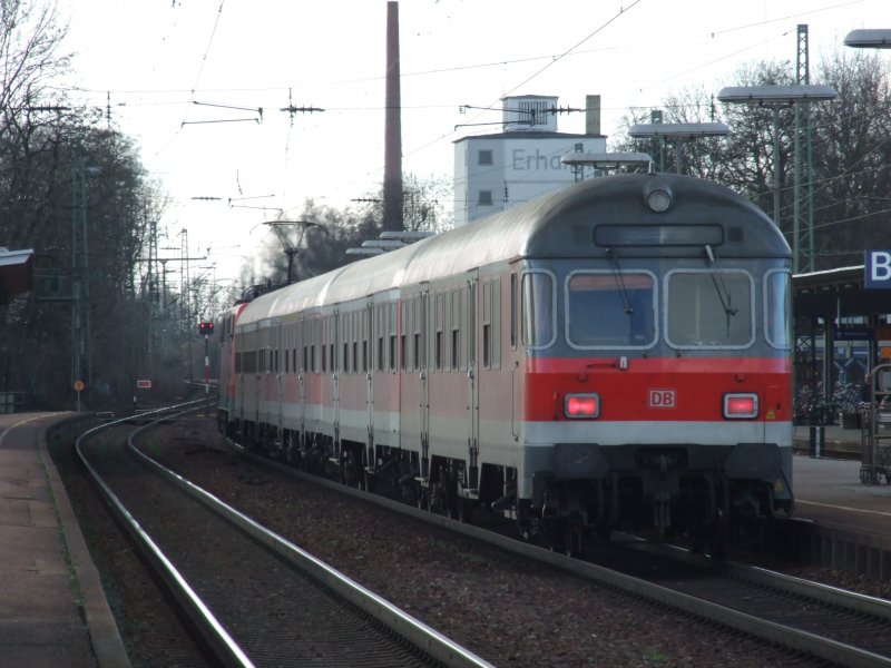 RB nach Regensburg Hbf am 10.03.2007 bei der Ausfahrt aus Straubing Hbf. 