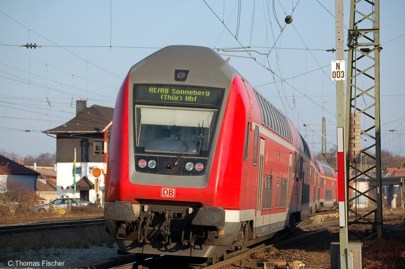 Rb  nach Sonneberg/Thr Kbs 830 im Gleisvorfeld des Bhf Lichtenfels ( Im Hintergrund das ehemalige Stw. 5 ) 26.12.2006