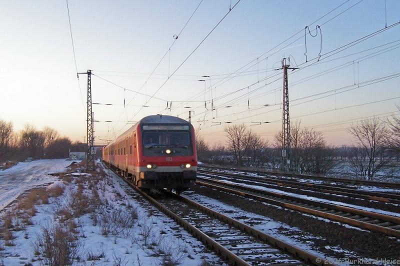 RB Potsdam-Senftenberg (heute wegen Bauarbeiten in Knigs Wusterhausen nur bis Schnefeld) am 22.1.2006 bei der Ausfahrt aus Saarmund.