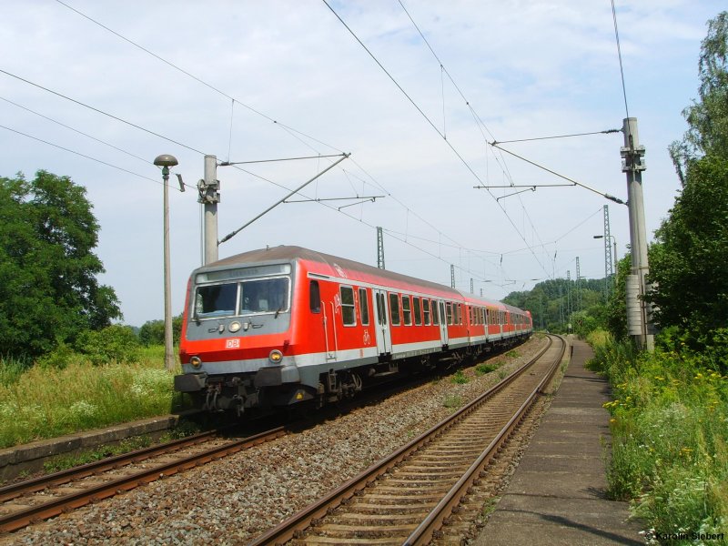 RB (Steuerwagen) aus Richtung Weisenfels kommend bei der Einfahrt in Leiling am 20.07.2007