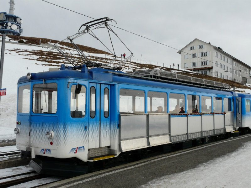 RB - Triebwagen BDhe 2/4 13 im Bahnhof Rigi Kulm am 27.01.2008