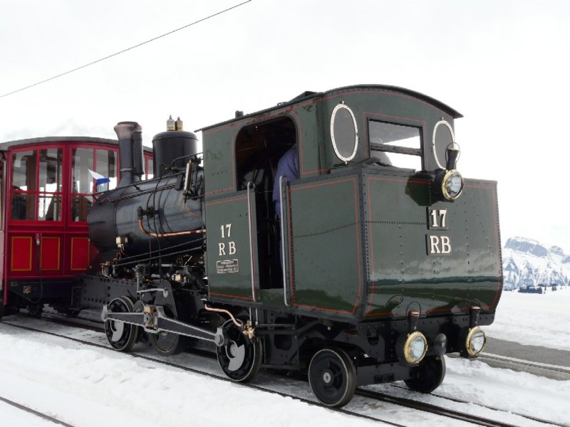 RB -  Zahnraddampflok H 2/3 17 im Bahnhof Rigi Kulm am 27.01.2008