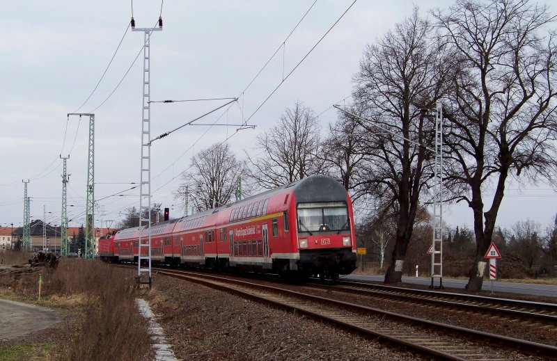 RB14 auf seiner Fahrt von Nauen nach Senftenberg ber Calau/Nl. Hier gerade bei der Ausfahrt aus dem Bahnhof von Lbbenau/Spreewald. 15.02.2009