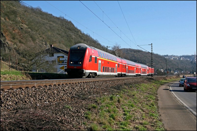 RB27 (RB 12564)  Rhein-Erft-Bahn  fhrt bei Erpel Richtung Kln. (09.02.2008)
