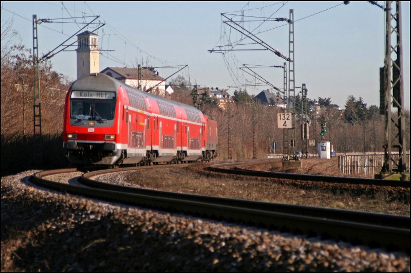 RB27 (RB 12570)  Rhein-Erft-Bahn , von Koblenz Hbf nach Kln Hbf, fhrt bei Feldkrichen Richtung Kln. Schiebelok ist die 143 637.(09.02.2008)